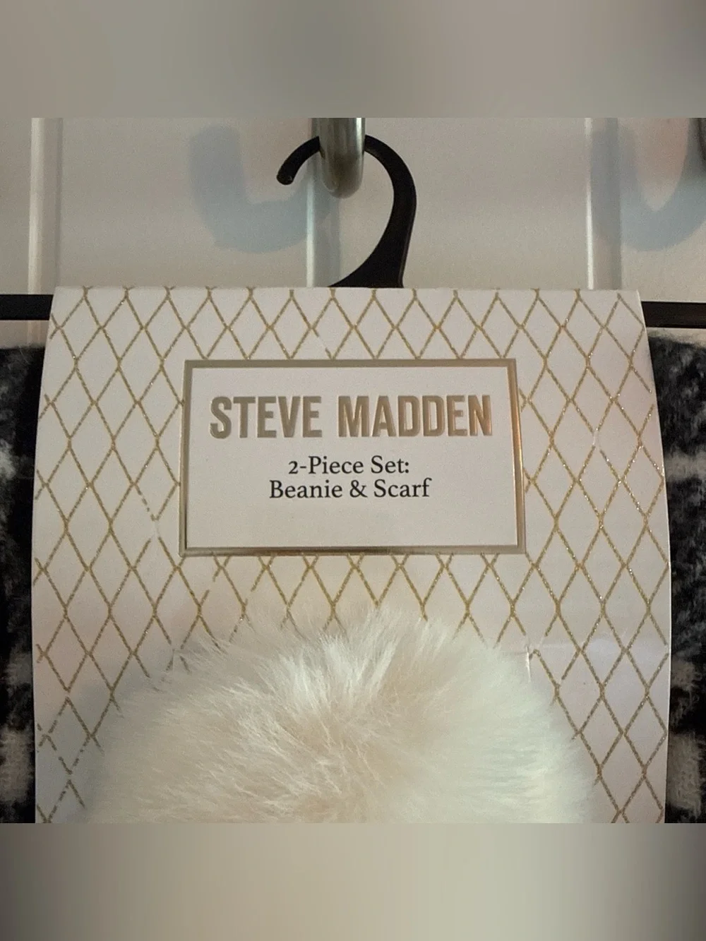 NWT Steve Madden Women’s 2 Piece Set with Beanie and Scarf